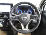 運転が楽しくなる明るく開放的な運転席まわりです。
