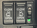 【両側パワースライドドア】スマートキーや運転席のスイッチで後席両側スライドドアの開閉が可能♪電動だから力を入れてドアを開ける必要が無く、小さなお子様でも簡単に開け閉めでき快適です♪