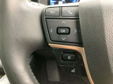 運転中、オーディオの操作をしてて、ハッとしたことはありませんか?ステアリングスイッチは、運転中でもハンドルでオーディオの操作が可能です。安全なドライブをサポートします。