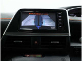 パノラミックビューモニター装備!サイドビュー/車両に取り付けたフロント、サイド、バックカメラの映像を合成しての映像を画面上に表示させることで、低速時の運転を補助する装置です。車両本体の取扱書もお読みく