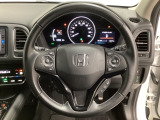 ハンドルにHondaセンシング系のクルーズコントロールやレーンキープアシストなどのスイッチと、オーディオの操作スイッチが装備されています。ハンドルから手を離さず安全に操作できます。