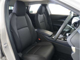 【清潔感のある運転席&助手席】隅々までクリーニングの行き届いた運転席&助手席。目立ったシミや汚れ等もございません。快適なドライブをどうぞ。