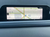 8.8インチにサイズUPした、マツダコネクト。センターコマンダーはタッチパッド型になっており、ナビ地図の縮小/拡大も簡単に行えます。