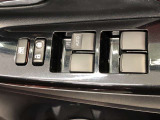 パワーウィンドのスイッチです。運転席に座りながら、助手席や後席の窓を開け閉めできるので大変便利ですよ。