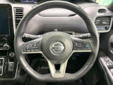 【純正革巻きステアリング】上質な革を使用することで、手にしっかり馴染みとても運転しやすいハンドルです♪