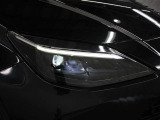 LEDヘッドライトには「オートマチックハイビームシステム」を搭載。夜間走行時にハイビームで走行可能と判断した場合、ロービームとハイビームを自動的に切り替え、前方視界確保をアシストします。
