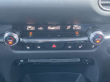 車内快適オートエアコン。ダイヤル式で操作性も良好です