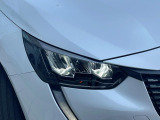 ●LEDヘッドライト:夜間走行時も良好な視界を確保し安心して運転できる高輝度LEDヘッドライトを装備!点灯速度が早く、消費電力も抑えられています。