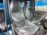 運転席は足元広々です。リラックスして運転できますね。