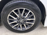 純正のアルミホイール装着。タイヤサイズは205/60R16