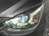 【LEDヘッドライト】悪天候や夜間走行時も良好な視界を確保し安心して運転できる高輝度LEDヘッドライトを装備!点灯速度が早く、消費電力も抑えられています。