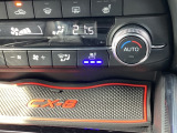 暑い夏の時期にとっても快適なシートベンチレーションを装備!シート内部に取り付けられたファンでシートの表面を換気して、涼しくしてくれます。