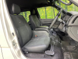 運転席シート廻りは使用感も少なく、良好な状態となっています。丁寧に使われていたことがよくわかりますね。