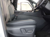 パワーシート搭載。微妙な調整が手軽にでき、ピッタリなポジションで運転することが可能です。