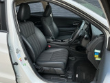 フロントシートです!!セパレートシートなのでお尻をしっかりホールド!!スポーティな運転にも最適です!!