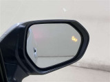 ウインカーミラーにはBSM(ブラインドスポットモニター)を搭載。隣を走る車両が死角に入るとLEDインジケーターを点灯。また、ウィンカーを出すとインジケーターも光って点滅!注意を促してくれます