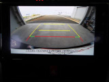 バックモニター付きで慣れない駐車場や車庫入れをサポートします。