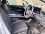 運転しやすい最適な姿勢に調整することができるシートシフター付き。リラックスして運転できます。