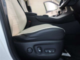 パワーシート搭載。微妙な調整が手軽にでき、ピッタリなポジションで運転することが可能です。