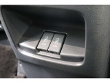 後部座席にも充電ソケットが装備されており、後部座席に座っている方も携帯電話等を充電することができます!