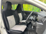 運転席シート廻りは使用感も少なく、良好な状態となっています。前オーナー様が丁寧に使っていたことがよくわかりますね。