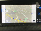 タッチスクリーンを採用。従来のナビゲーションシステムの域を超える、車両を総合的に管理するインフォテイメントシステムです。