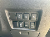 左右の電動スライドドア開閉スイッチです。運転席からも開閉操作が出来て便利です。