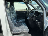 すわり心地の良い運転席・助手席です。長時間のドライブの疲れ軽減に貢献します。どうぞ快適なドライブを♪