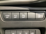 運転席脇のクラスタースイッチ部分にはパーキングセンサー、その他走行系スイッチを集中配置しております。