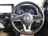 運転が楽しくなる明るく開放的な運転席まわりです。