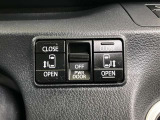 両側パワースライドドア付きだから、狭い駐車スペースなどでの 乗り降りラクラク!小さなお子さまのいるご家庭には嬉しい装備。
