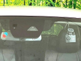 【i-ACTIVESENSE】走行中に前方の車両等を認識し、衝突しそうな時は警報とブレーキで衝突回避と被害軽減をアシスト。より安全にドライブをお楽しみいただけます。
