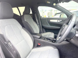 VOLVOのシートは人間工学に基づいた設計となっており、長時間の運転でも疲れにくいと定評があります。当店ではモデルにより試乗可能なお車もご用意しておりますので、ぜひ座り心地をご体感ください。