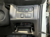 両側オートスライドドアです♪運転席のボタンやキーのボタンでも開閉できます!手荷物がいっぱいの時でも簡単にドアの開け閉めができるのでとっても便利です♪