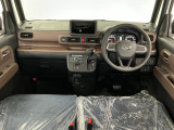 【インパネ】運転のしやすさを最優先に設計された見晴らしの良いフロントビュー。車両間隔が掴みやすく狭い道でも安心♪「安全」と「品質」を最優先に、安心してお乗りいただけるクルマを提供いたします。