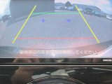 〔バックカメラ〕ギアをバックに入れると画面に自動的に後方映像が映し出され確認可能です。車庫入れなどの際に安全確認が出来て安心ですね。