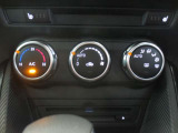 エアコンの操作部です!さらに運転席と助手席にシートヒーターを搭載しております☆