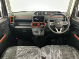 【インパネ】運転のしやすさを最優先に設計された見晴らしの良いフロントビュー。車両間隔が掴みやすく狭い道でも安心♪「安全」と「品質」を最優先に、安心してお乗りいただけるクルマを提供いたします。