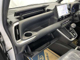 ダッシュボード周辺画像です。小物を置くのに便利な収納スペースです(^^♪