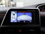 バックガイドモニターで、後方を確認しながら安心して駐車することができます。運転初心者も熟練者も必須の機能ですよ!