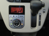 オートエアコンで暑い夏も寒い冬も快適な車内で運転出来ます。