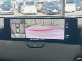 【360&deg;ビューモニター】専用のカメラにより、上から見下ろしたような視点で360度クルマの周囲を確認することができます☆死角部分も確認しやすく、狭い場所での切り返しや駐車もスムーズに行えます。