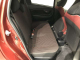 【後部座席】も当然、綺麗・清潔に仕上げております。内装の綺麗なお車は気持ちが良いですし、コンディションのいい車が多いです。これもオススメの1台です。