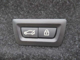 電動トランク装備です。