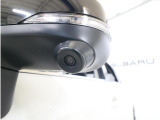 助手席側で見えにくい左前方の映像を映し出します。前方への駐車や左寄せ、狭い道でのすれ違いなど、さまざまなシーンで安心して運転できる便利な機能です。