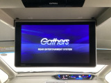 【後席用プルダウンモニター】後ろに乗車している人を飽きさせません♪ テレビやDVDビデオを見ながら楽しいドライブを♪使わない時は格納できますので、ジャマになる事もありません♪