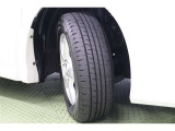 タイヤサイズはインチダウンされた 195/65R15。