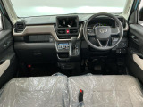 【インパネ】運転のしやすさを最優先に設計された見晴らしの良いフロントビュー。車両間隔が掴みやすく狭い道でも安心♪「安全」と「品質」を最優先に、安心してお乗りいただけるクルマを提供いたします。