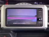 リアカメラ装備、運転に自信のない方でも安心して車庫入れができるリバース連動リアカメラが装着されています。狭い駐車場はもちろん、雨の日や夜間でもストレスなく運転していただけます。