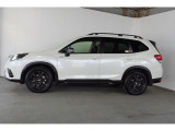 スバルの4WD(AWD)は直進安定性に優れ、日常走行から高速走行まで、さまざまなシーンで安心感に満ちた走りが愉しめます。それは悪路や泥道など左右のタイヤの路面状況が異なるシーンでも変わりません。